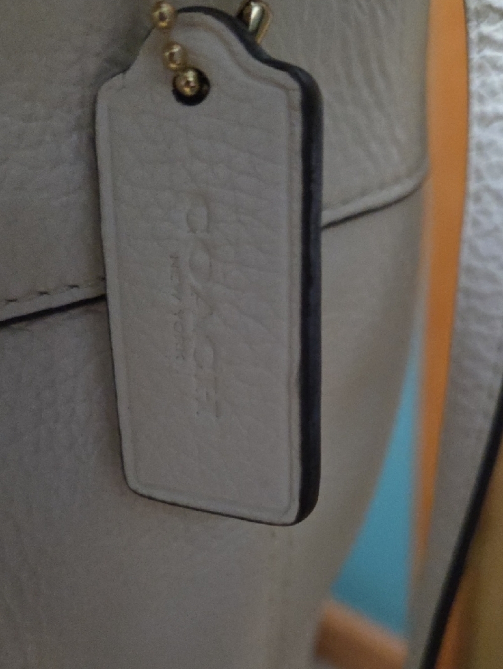 Coach Cream Leather Shoulder Bag with Gold Logo - Picture 13 of 13